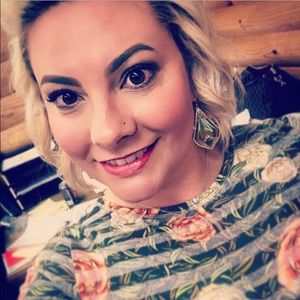 ISO Kendra Scott Prototype Earrings in Howlite